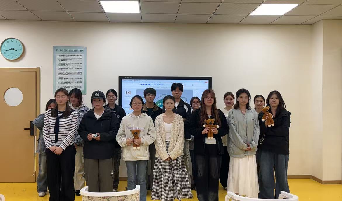 【商务英语学院、国际教育学院】脱口社志愿服务队为物流学院开展英语趣味交流活动