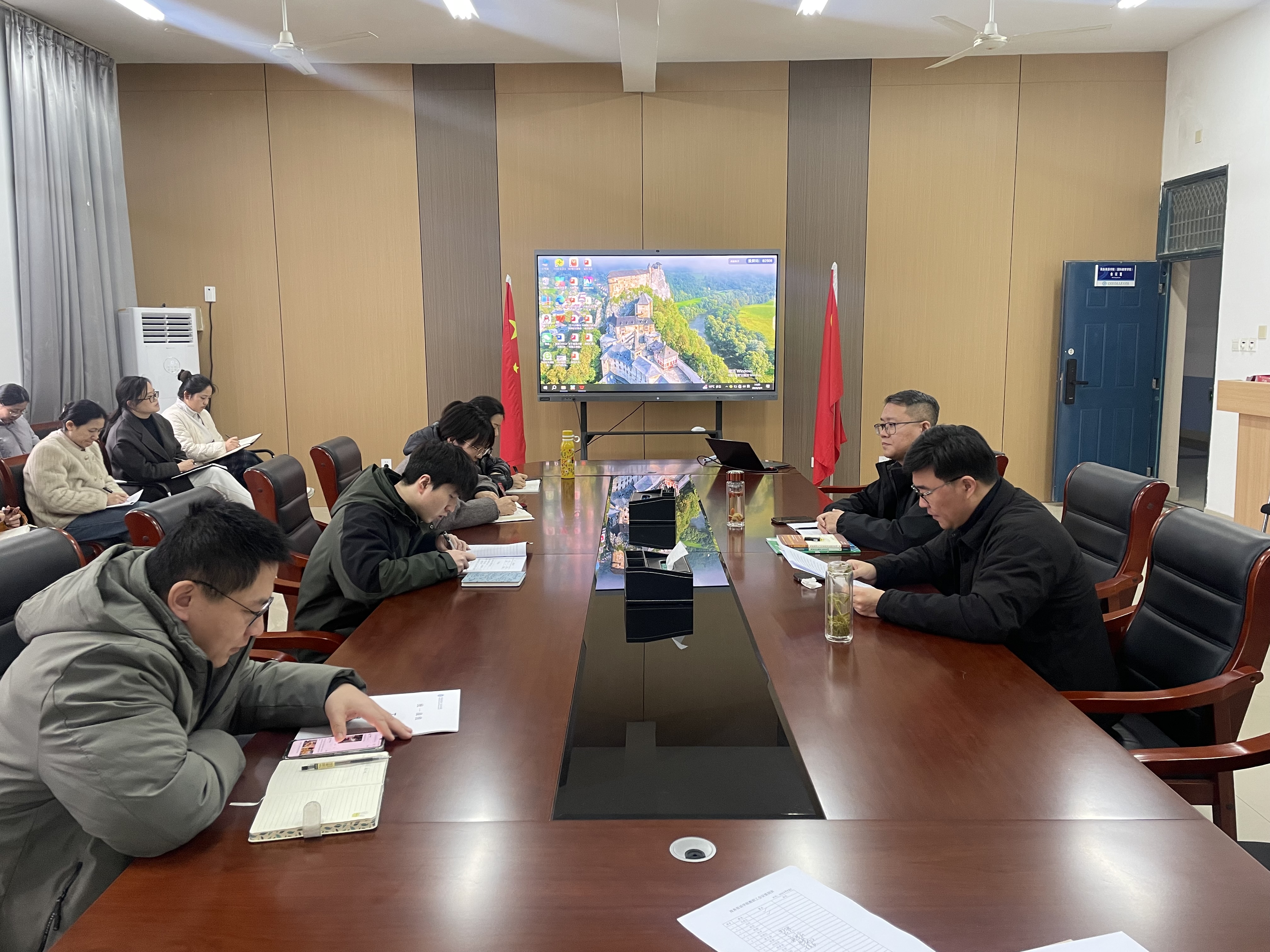 商务英语学院召开2026年新学期全体教师会议